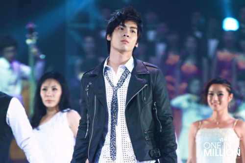 [20101230] Jonghyun @ KSB Gayo Daejun  Tumblr_lexx63KF5c1qcl8qx