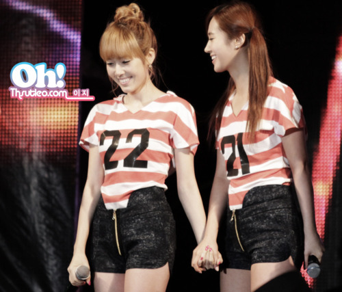 [PIC+VID+GIF][6/1/2012]«๑۩۞۩๑_ YURI ♥ JESSICA_๑۩۞۩๑_ PARIS ♥♕♥ ROMANTIC CITY ♥f  YULSIC_๑۩۞۩๑» - Page 10 Tumblr_lfgil1xYNv1qcgyaa