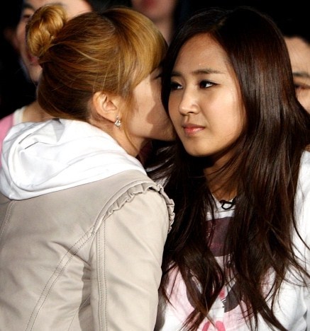 [PIC+VID+GIF][6/1/2012]«๑۩۞۩๑_ YURI ♥ JESSICA_๑۩۞۩๑_ PARIS ♥♕♥ ROMANTIC CITY ♥f  YULSIC_๑۩۞۩๑» - Page 21 Tumblr_lg9f1rTsWM1qfyv5y