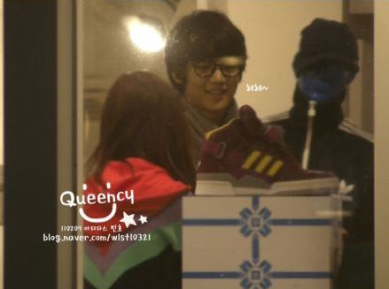 050211 Minho y Yunho en los bolos + Minho en centro comercial  Tumblr_lge266BJaR1qcl8qx