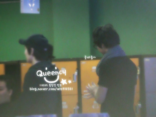 050211 Minho y Yunho en los bolos + Minho en centro comercial  Tumblr_lgeopuqadj1qcl8qx