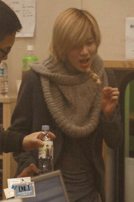 24.02.11 - Taemin et Minho à Sukira Kiss the Radio.  Tumblr_lh6x9hud2H1qd0fz8