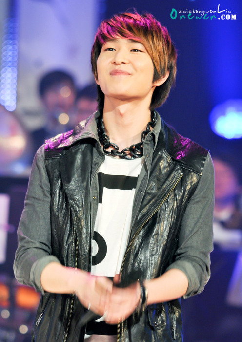 03.03.2011 ▬ KBS Founding Anniversaire [LIVE] Tumblr_lhjljbn2wz1qd0fz8