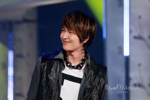 03.03.2011 ▬ KBS Founding Anniversaire [LIVE] Tumblr_lhjmf5v5ke1qd0fz8