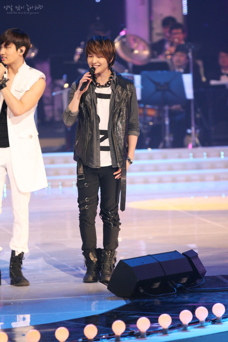 03.03.2011 ▬ KBS Founding Anniversaire [LIVE] Tumblr_lhjv72dVwp1qd0fz8