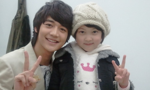 050211  Minho y  Ahn Seohyun @ Music Core backstage Tumblr_lhkxciEnvC1qcl8qx