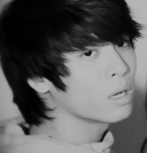 Jonghyun photoshooting Maypole Tumblr_lhlduf59BD1qd0fz8