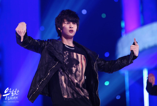 110303 Minho @ KBS Founding Anniversary Special Tumblr_lhmp3sp9sK1qcl8qx