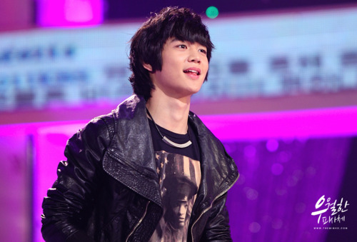 110303 Minho @ KBS Founding Anniversary Special Tumblr_lhmpfjIVvX1qcl8qx