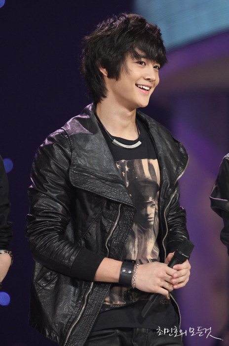 03.03.2011 ▬ KBS Founding Anniversaire [LIVE] Tumblr_lhnzycDDfO1qd0fz8