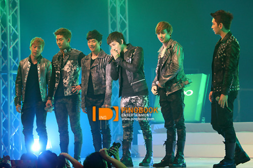 [13.03.11] Fanmetting en Thailande [PHOTOS] Tumblr_li0atdpkTW1qcspdj