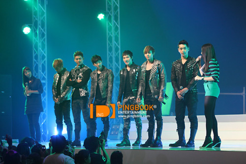 [13.03.11] Fanmetting en Thailande [PHOTOS] Tumblr_li0av6Dkc31qcspdj