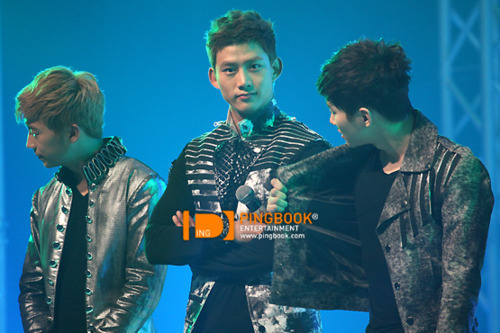 [13.03.11] Fanmetting en Thailande [PHOTOS] Tumblr_li0awkrma51qcspdj