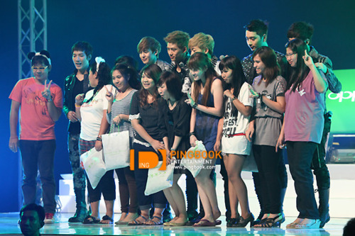 [13.03.11] Fanmetting en Thailande [PHOTOS] Tumblr_li0besurNj1qcspdj