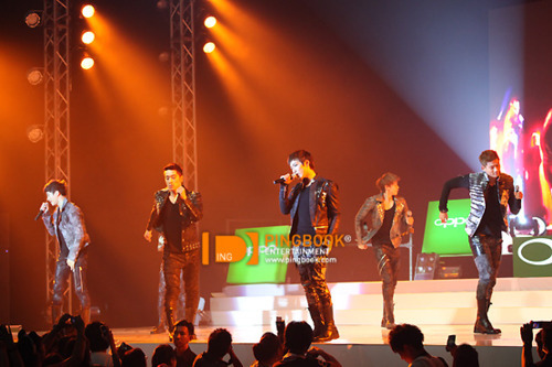 [13.03.11] Fanmetting en Thailande [PHOTOS] Tumblr_li0botk5By1qcspdj