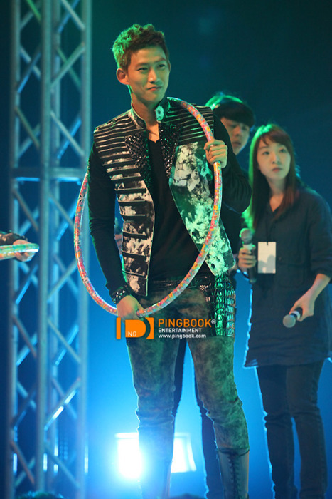 [13.03.11] Fanmetting en Thailande [PHOTOS] Tumblr_li0ghqFLPk1qcspdj