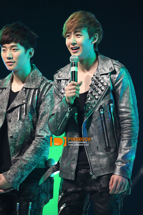 [13.03.11] Fanmetting en Thailande [PHOTOS] Tumblr_li0gq0QFWc1qcspdj