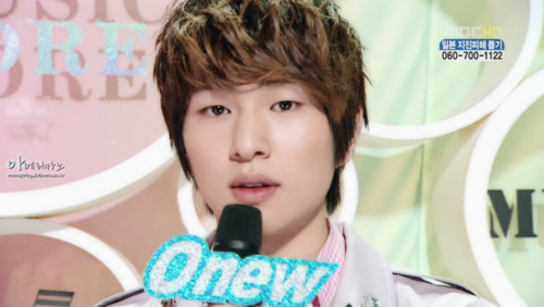 110326 Onew @ Music Core Tumblr_lio5bosLFe1qcl8qx