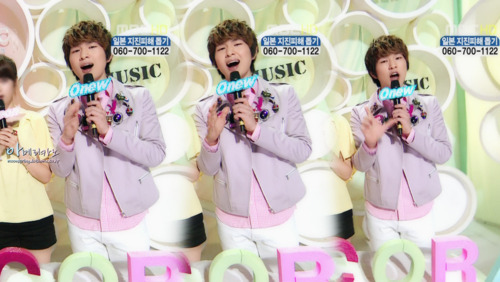 110326 Onew @ Music Core Tumblr_lio5cvPPbg1qcl8qx