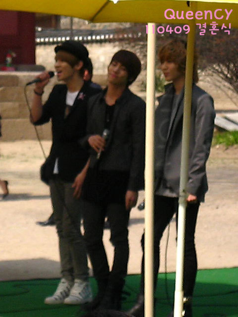 100411 SHINee @ Sungkyunkwan University (Jonghyun de vuelta *-*) Tumblr_ljf0jiZyFD1qcl8qx