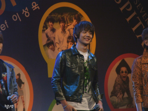 2011.04.28 SHINee at Yonsei University [part 2] Tumblr_lkdaceXoww1qd0fz8