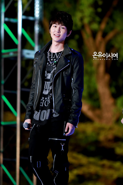 [IMG/100511] Onew @ Miss Chunhyang Contest Tumblr_lkz89mJTc71qcl8qx