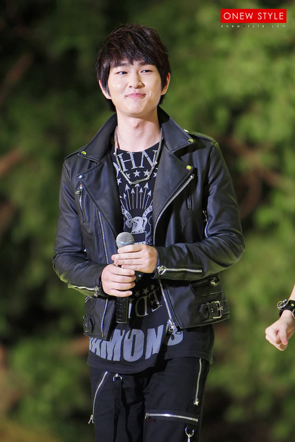 [IMG/100511] Onew @ Miss Chunhyang Contest Tumblr_lkznsarPnH1qcl8qx