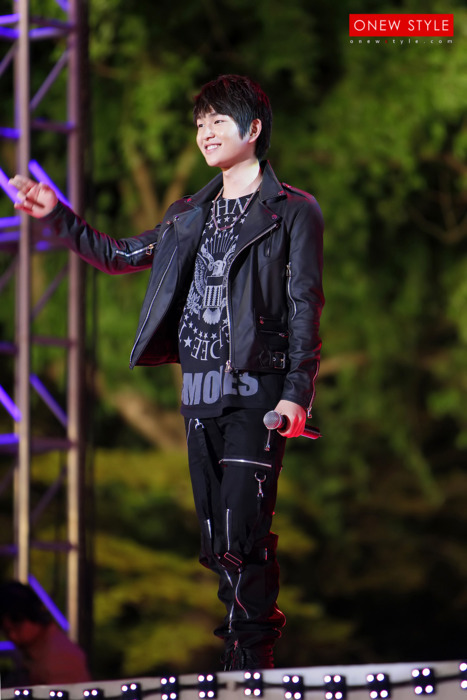 110509 Hot & Smiley Onew @ Miss Chunhyang Contest  Tumblr_lkznwwoaOG1qcl8qx