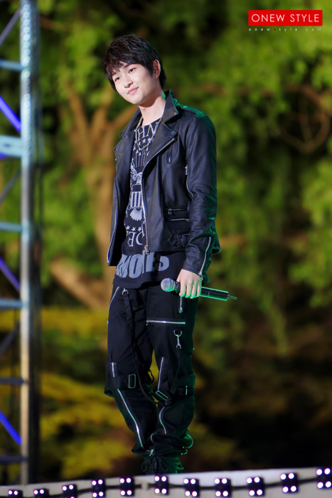 [IMG/100511] Onew @ Miss Chunhyang Contest Tumblr_lkznyefeSO1qcl8qx