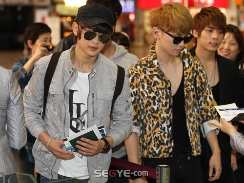 110513 SHINee @ AIRPORT LEAVING TO JAPAN Tumblr_ll4qfvE0Wg1qd0fz8