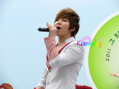 [PICS]U-Kiss @ Green Ribbon Hope Concert Tumblr_lla3qnDC8o1qzjjz5