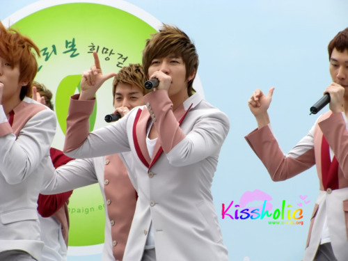 [PICS]U-Kiss @ Green Ribbon Hope Concert Tumblr_lla3rfOQdK1qzjjz5