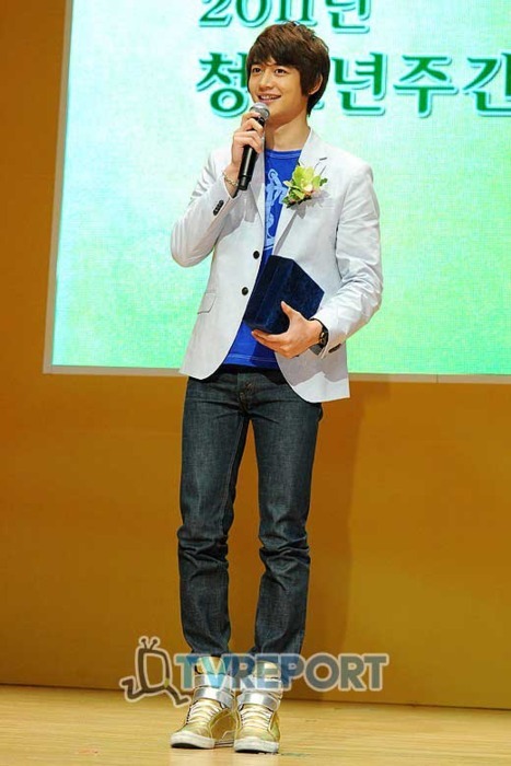 [23-5-2011][NEWS/PICS/VID] SHINee Minho là đại sứ cho Thanh niên Hàn Quốc năm 2011 Tumblr_lln2ltixDx1qfxox6