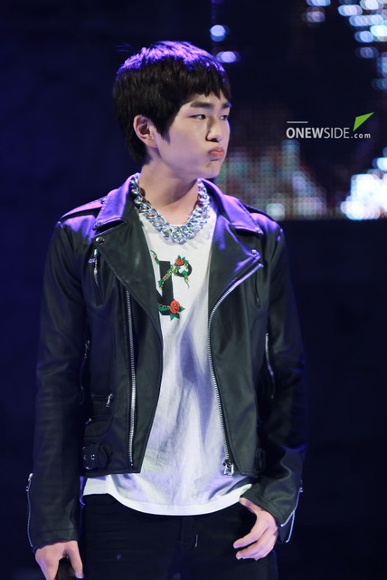 110526 Onew @ Kangnam University  Tumblr_lltubnzuTv1qcl8qx