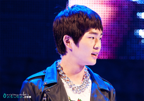 110526 Onew @ Kangnam University  Tumblr_llw01iD5Aw1qcl8qx