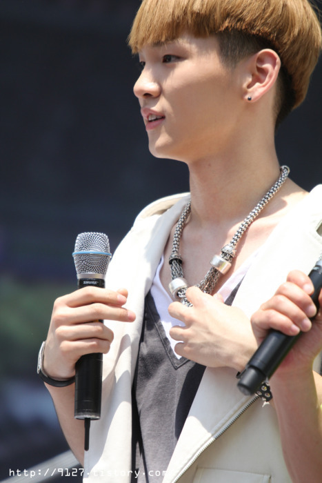 110528 Key @ Walk for the 4th Forbidden Love Tumblr_llwe5fjeK51qcl8qx