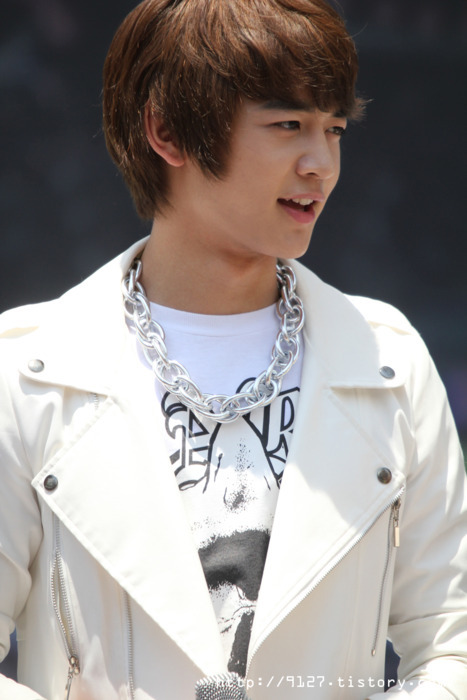  Minho @ ‘Walk for the 4th Forbidden Love Tumblr_llweegXd0B1qcl8qx