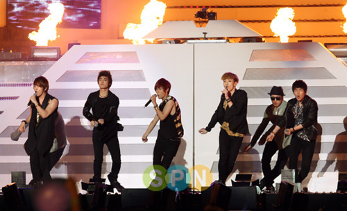 [28-5-2011][pics/vid] SHINee tại Dream concert Tumblr_llwnbsZet91qaelnf