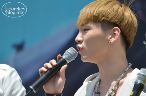 110528 Key @ Walk for the 4th Forbidden Love Tumblr_llwvu4zgqJ1qcl8qx