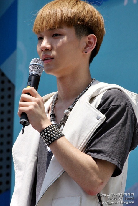 110528 Key @ Walk for the 4th Forbidden Love Tumblr_llwz39Nvse1qcl8qx