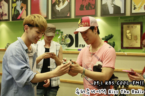 [1-6-2011][pics] SHINee Minho Jonghyun với Man In A Toy  Tumblr_lm40dqetfC1qdzdjj