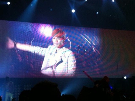 SHINee @ Zenith, SM TOWN Live World Tour in Paris Concert Venue 110610 Tumblr_lml7u07K1z1qcl8qx