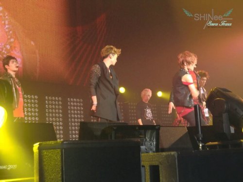 SHINee @ SM TOWN Live World Tour Concert in Paris (FIRST DAY) [110610] Tumblr_lmm4u4D1N21qcl8qx