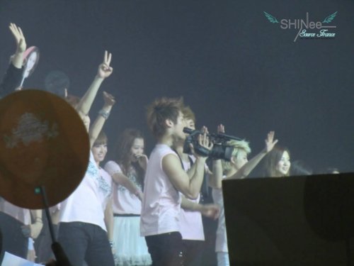 SHINee @ SM TOWN Live World Tour Concert in Paris (FIRST DAY) [110610] Tumblr_lmm5dzUtCJ1qcl8qx