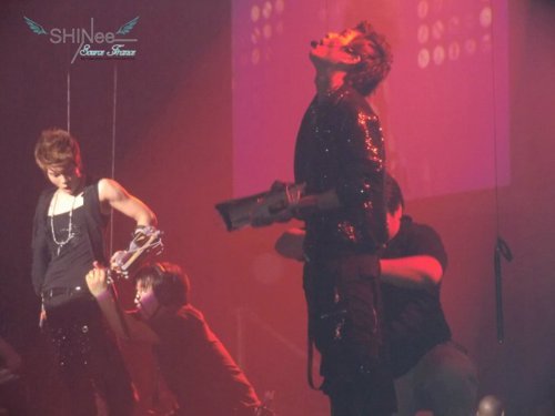 SHINee @ SM TOWN Live World Tour Concert in Paris (SECOND DAY) [110611] Tumblr_lmomavdHF51qcl8qx