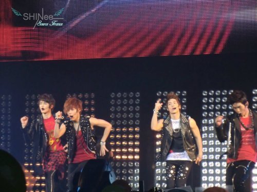 SHINee @ SM TOWN Live World Tour Concert in Paris (SECOND DAY) [110611] Tumblr_lmomwzCY1d1qcl8qx