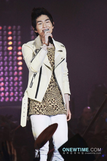 SHINee @ SM TOWN Live World Tour Concert in Paris (SECOND DAY) [110611] Tumblr_lmqheg1LIS1qcl8qx