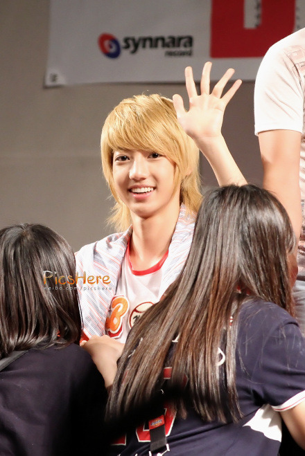 [PICS] Fanmeeting 11/06/11 Tumblr_lmqns06Jqj1qc8tk3