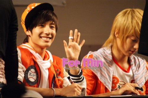 [110612] Boyfriend fan signing  Tumblr_lms8vqMnjm1qala0r