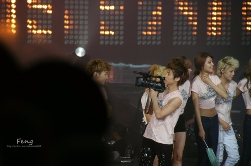 SHINee @ SM TOWN Live World Tour Concert in Paris (SECOND DAY) [110611] Tumblr_lmsdpt8dUA1qcl8qx